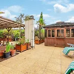 Gorgeous Apartment In Paris With Wifi